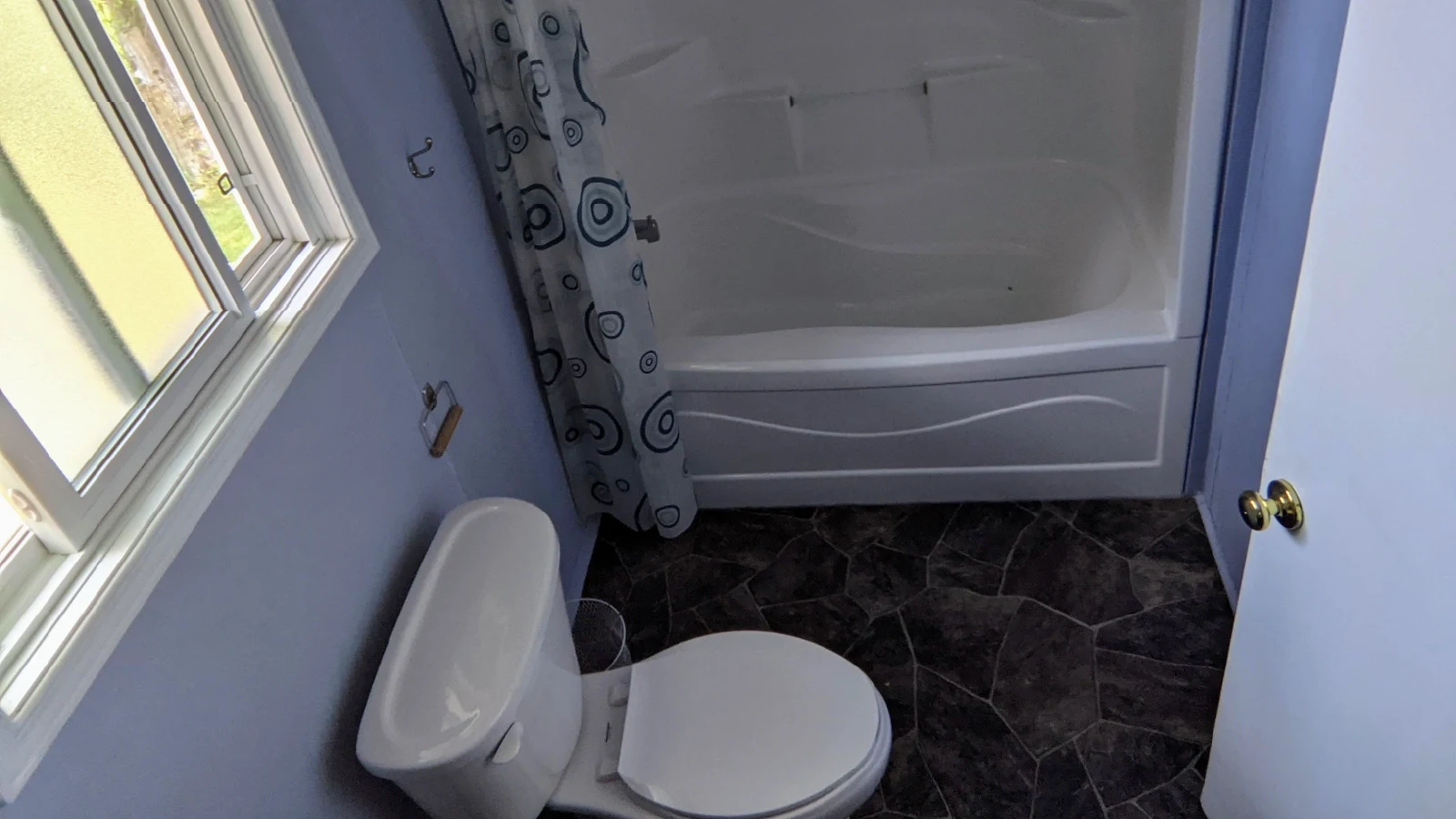 Pigeon-Lake-Resort-Cottage-twenty-one-bathroom